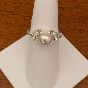 Avon Marquis Leaves Pearl Ring size 8